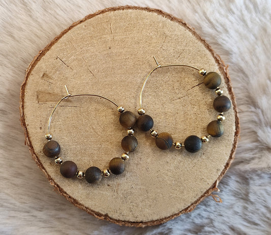 Hoop earrings in natural Tiger’s Eye pearls